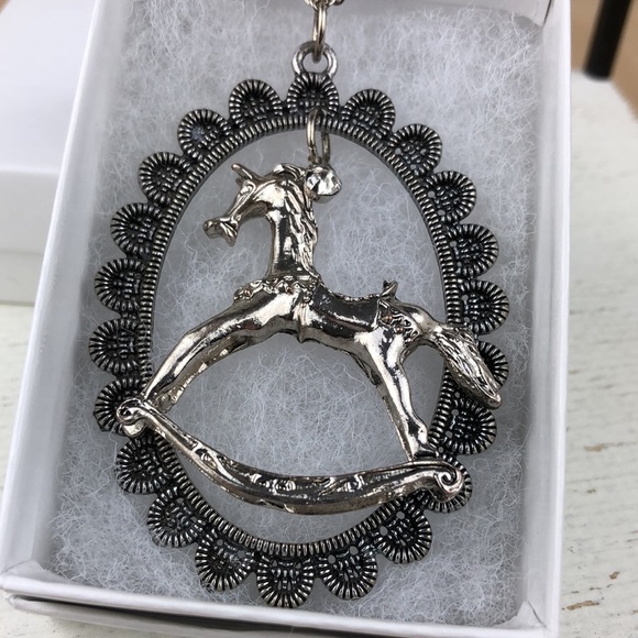 Retro Rock horse necklace , 30”, come with a box - Picture 3 of 6